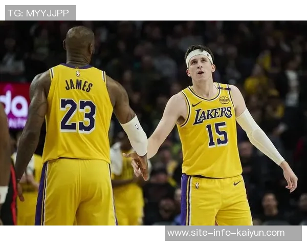 詹姆斯助力落选秀里夫斯展现团队精神乔丹科比难以做到的无私行为
