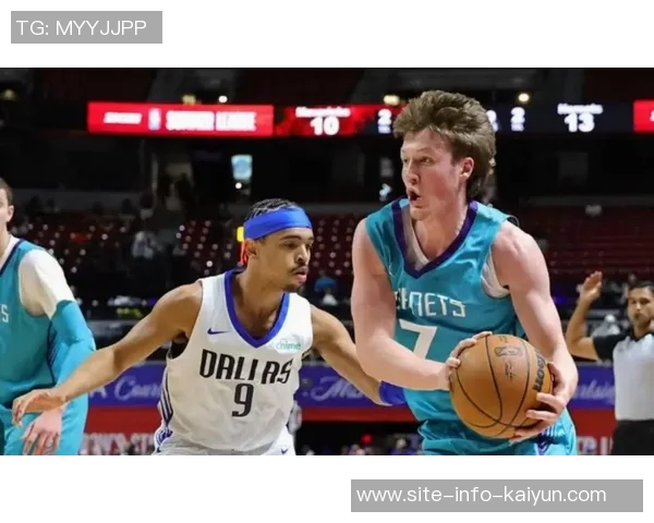 克尼佩尔表现出色12投7中砍下21分7助攻三分球命中率高达55