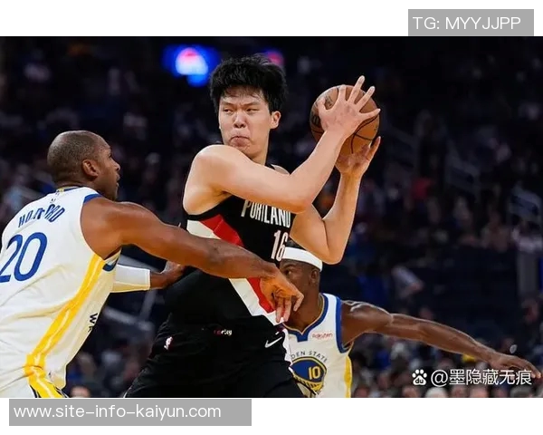哈登火力全开半场表现惊艳独得22分助球队掌控比赛节奏